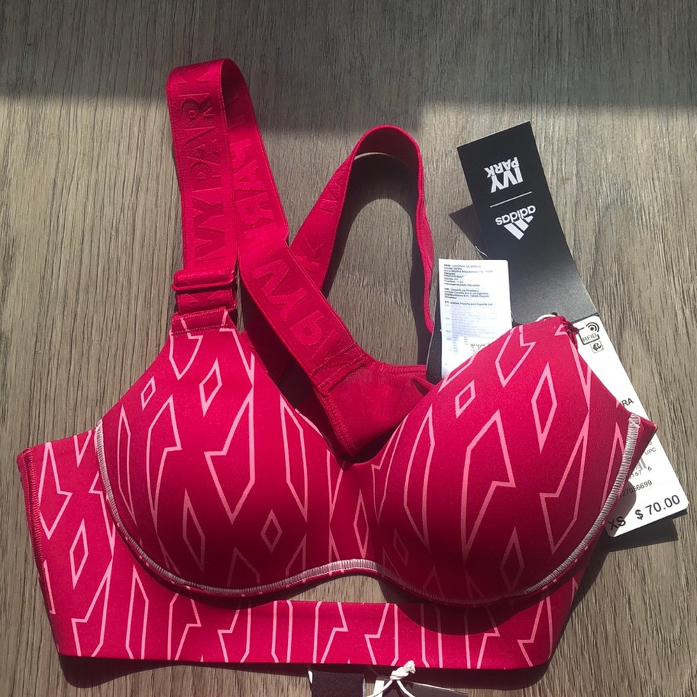 Ivy park sports bra! Never worn!